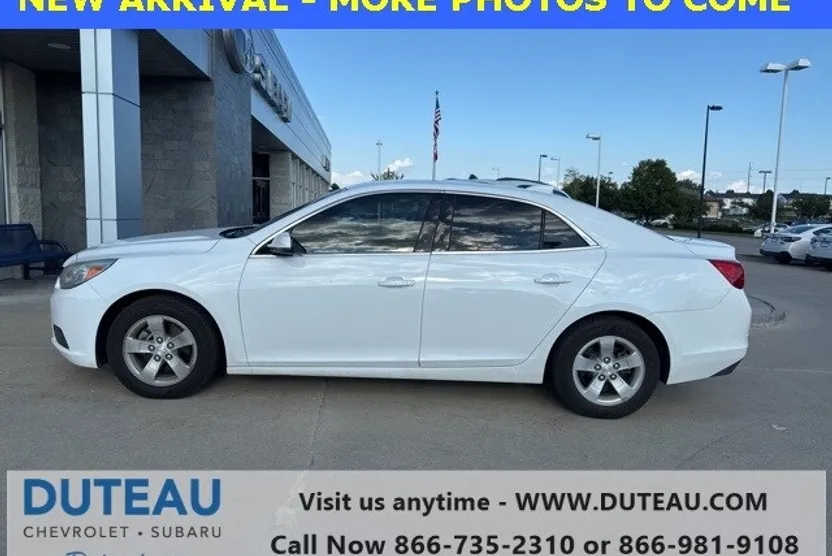 2015 Chevrolet Malibu 1LT photo 1
