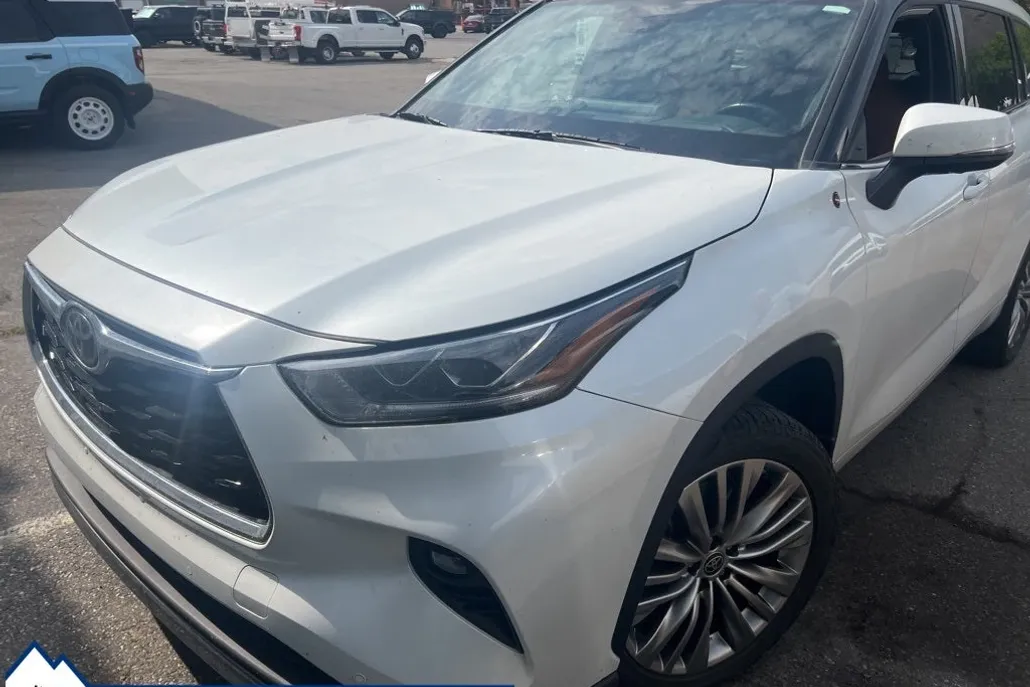 2022 Toyota Highlander Platinum photo 1
