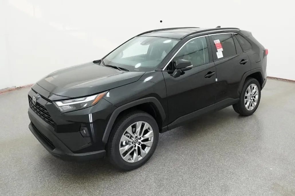 2025 Toyota RAV4 XLE Premium photo 1
