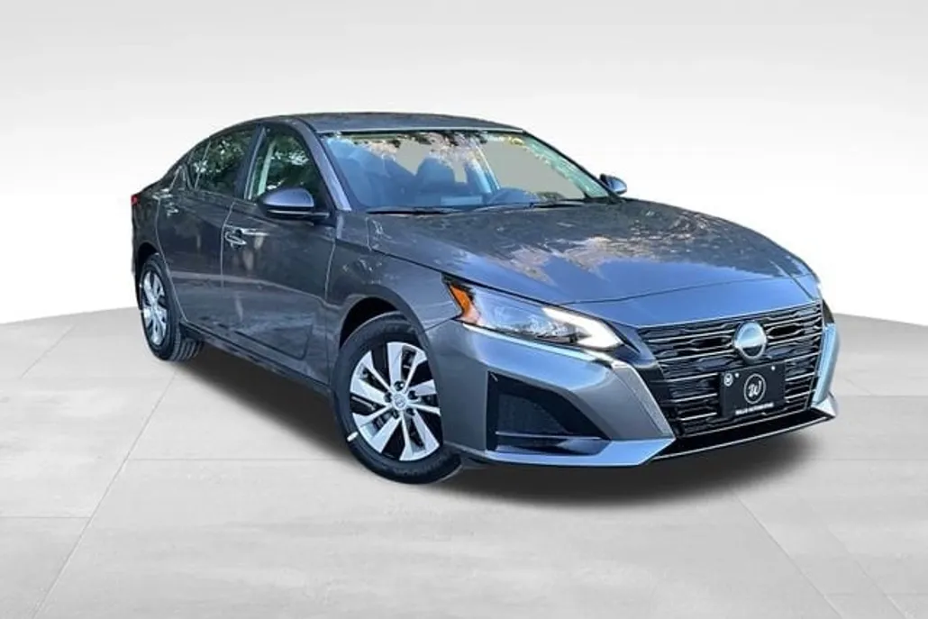 2025 Nissan Altima S photo 1