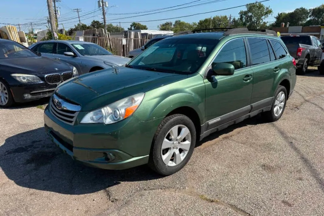 2011 Subaru Outback 2.5i Premium photo 1