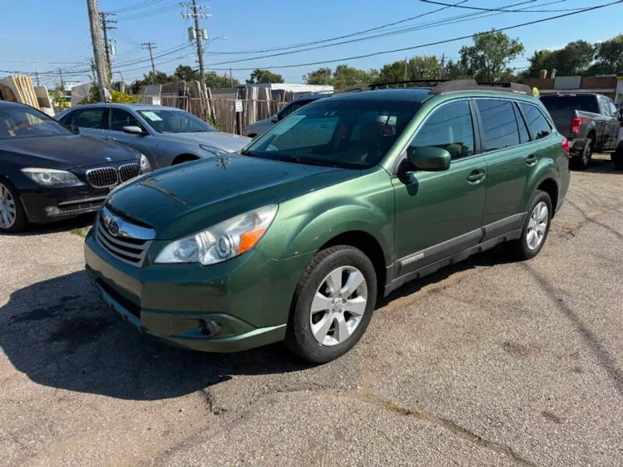 2011 Subaru Outback 2.5i Premium photo 1