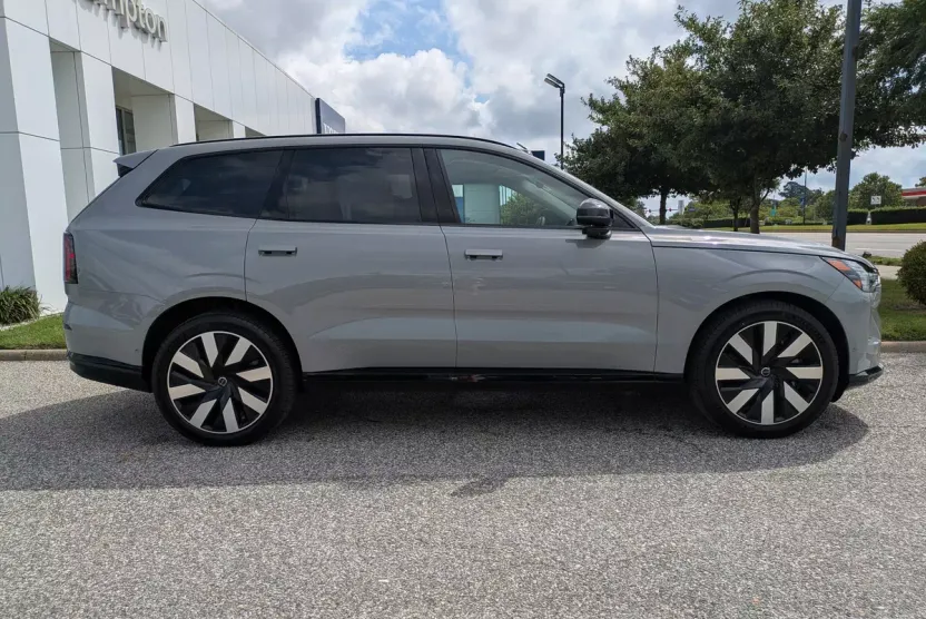 2025 Volvo EX90 Twin Motor Ultra photo 1
