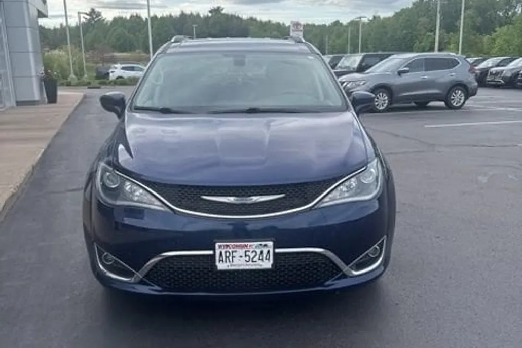 2020 Chrysler Pacifica Touring Plus photo 1