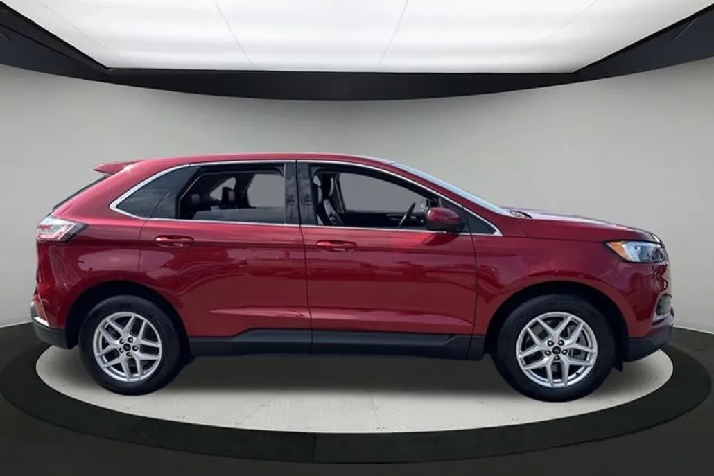 2024 Ford Edge SEL photo 1