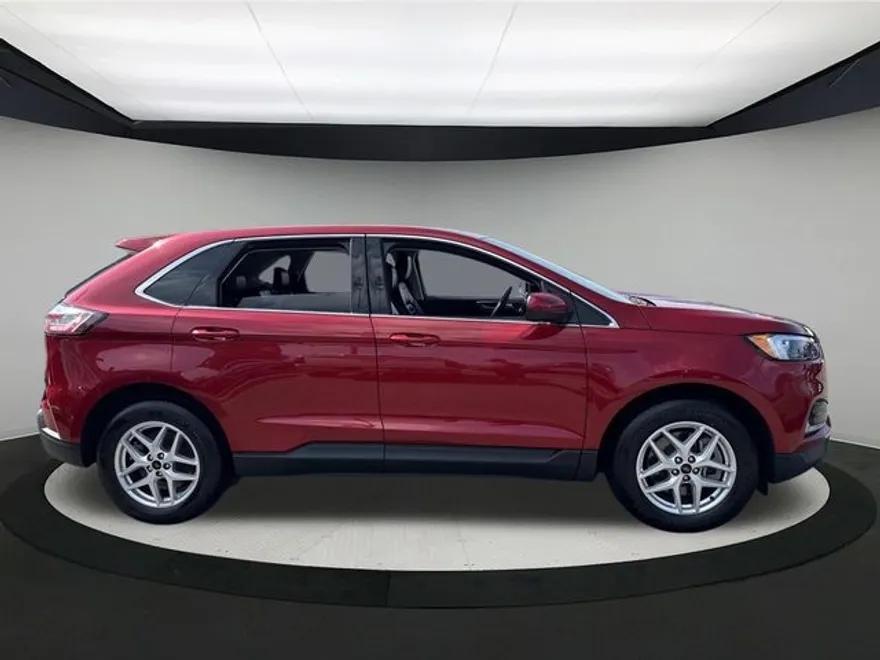 2024 Ford Edge SEL photo 1