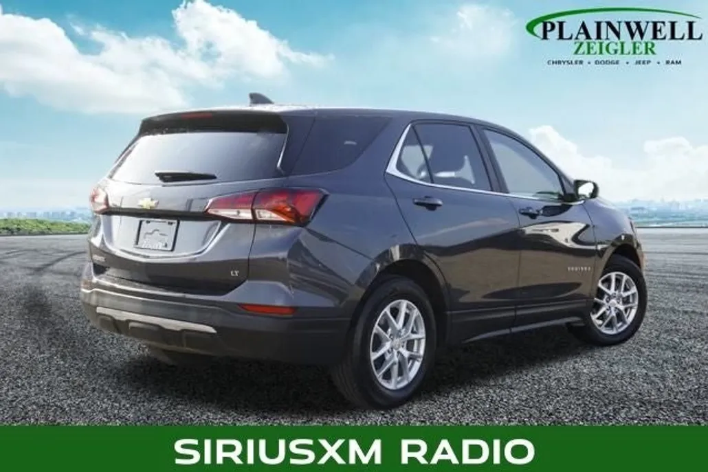 2023 Chevrolet Equinox LT photo 1