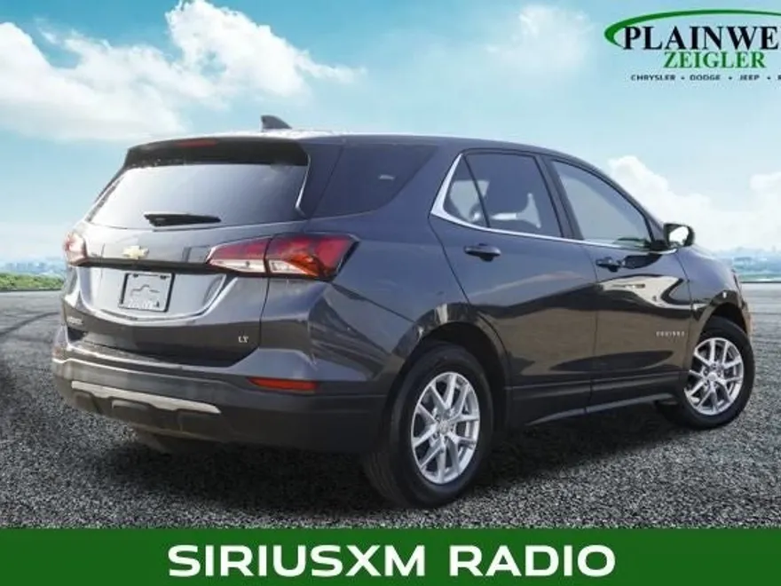 2023 Chevrolet Equinox LT photo 1