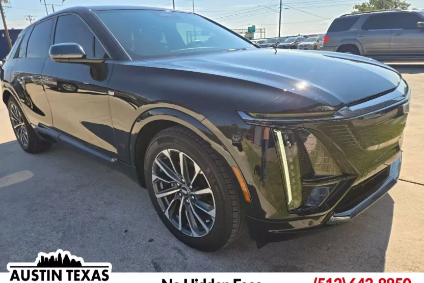 2024 Cadillac Lyriq Sport photo 1