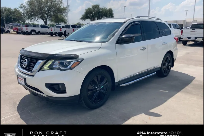 2017 Nissan Pathfinder Platinum photo 1