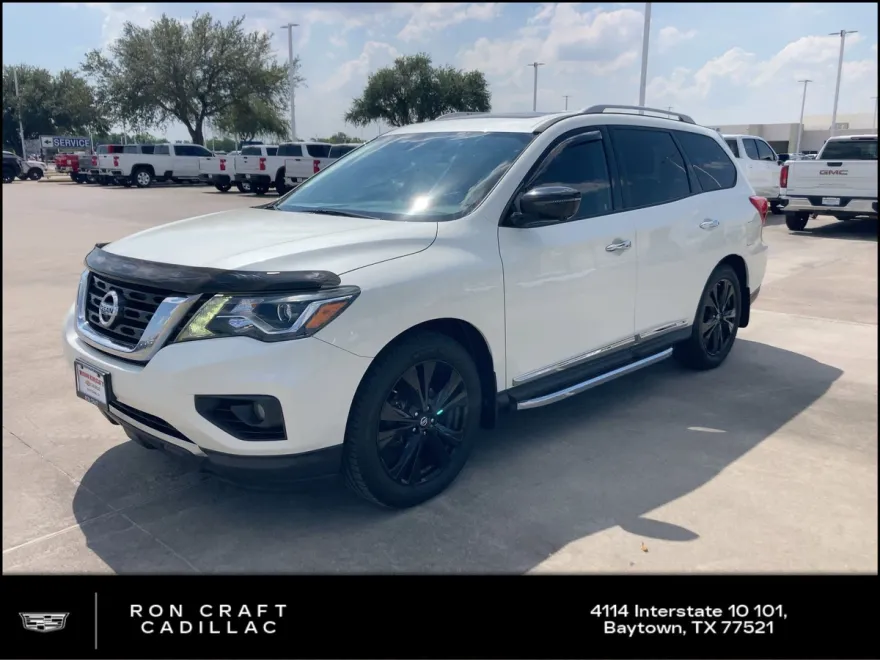 2017 Nissan Pathfinder Platinum photo 1