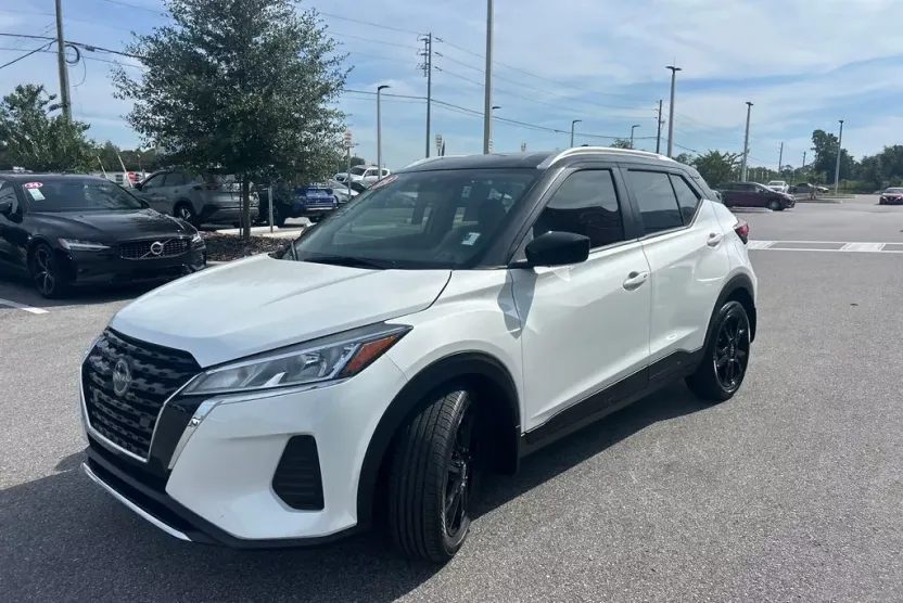 2023 Nissan Kicks SV photo 1