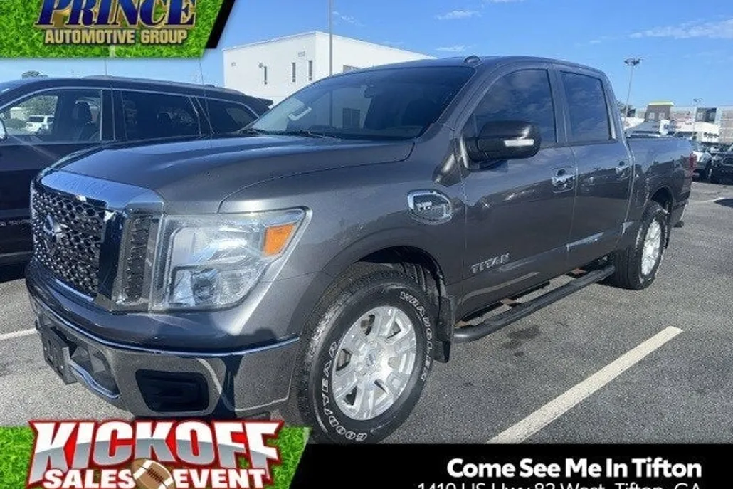 2017 Nissan Titan SV photo 1