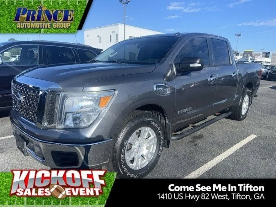 2017 Nissan Titan SV photo 1