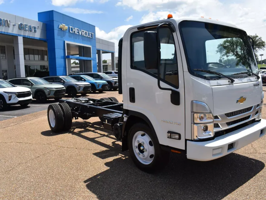 2025 Chevrolet Silverado 4500HD photo 1