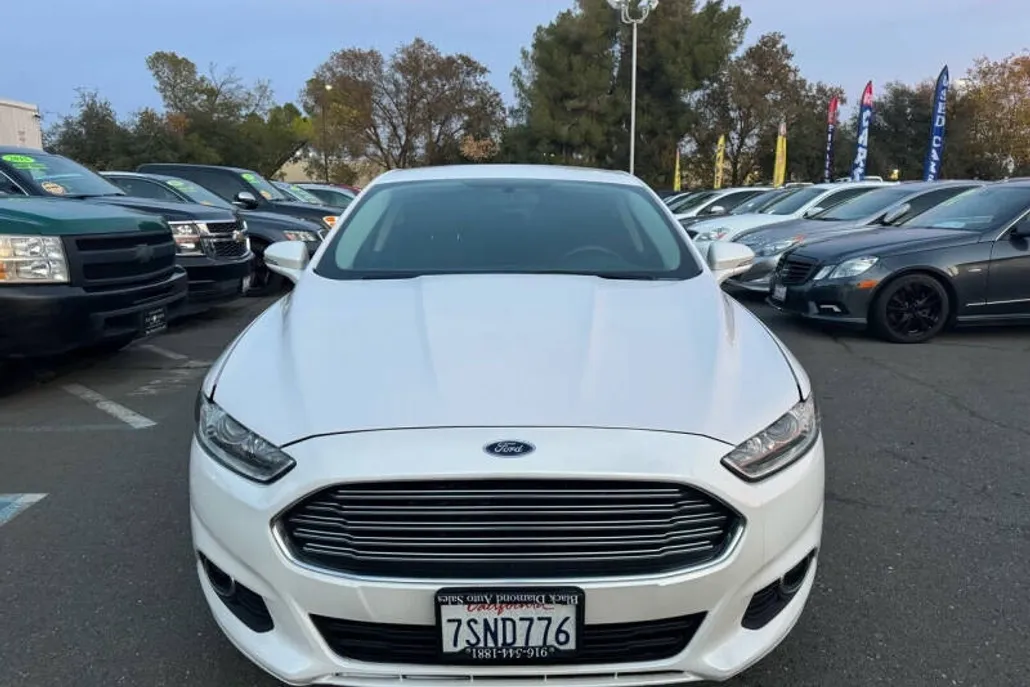 2016 Ford Fusion Hybrid SE photo 1