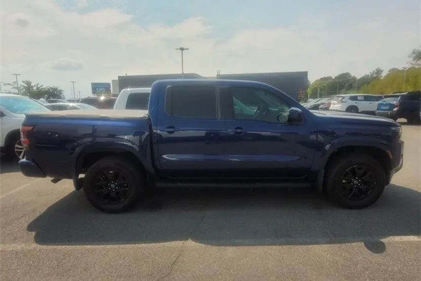 2022 Nissan Frontier SV photo 1