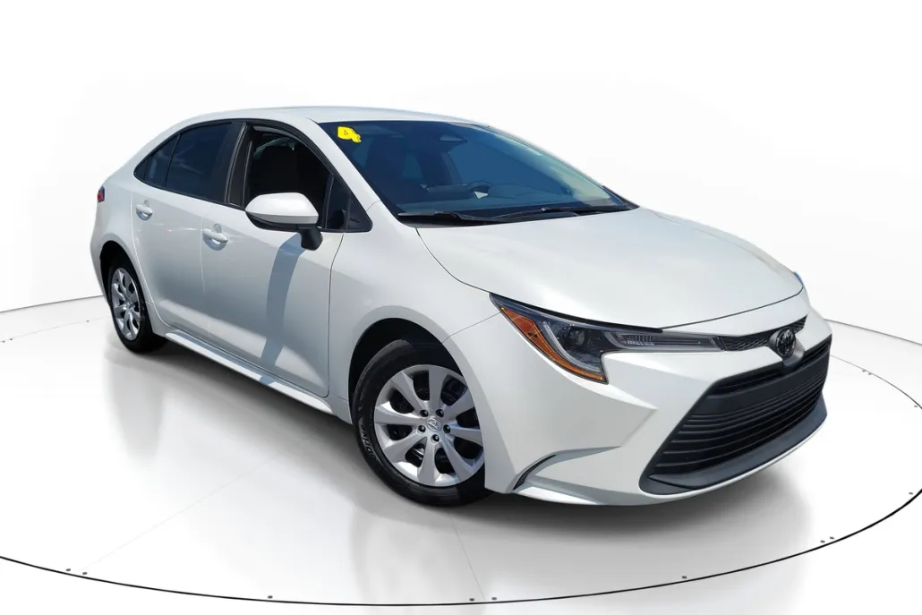 2024 Toyota Corolla LE photo 1