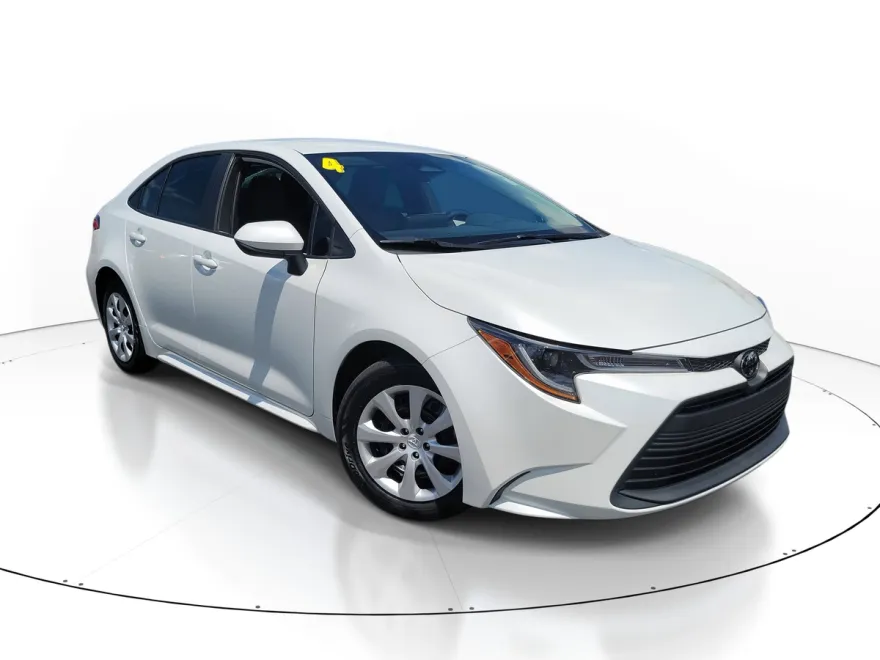 2024 Toyota Corolla LE photo 1