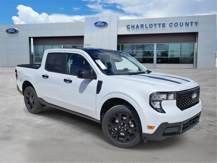 2025 Ford Maverick XLT photo 1