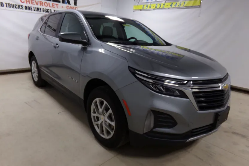 2023 Chevrolet Equinox LT photo 1