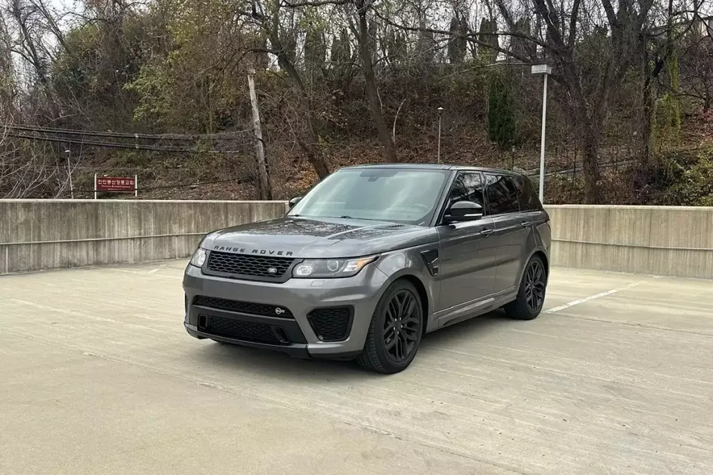 2016 Land Rover Range Rover Sport SVR photo 1