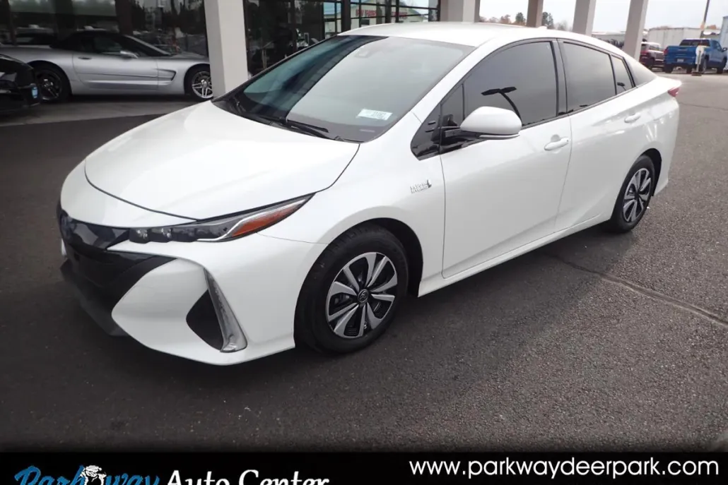 2018 Toyota Prius Prime Plus photo 1