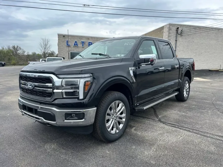 2025 Ford F-150 Lariat photo 1