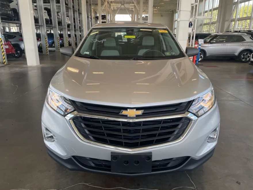 2021 Chevrolet Equinox LS photo 1