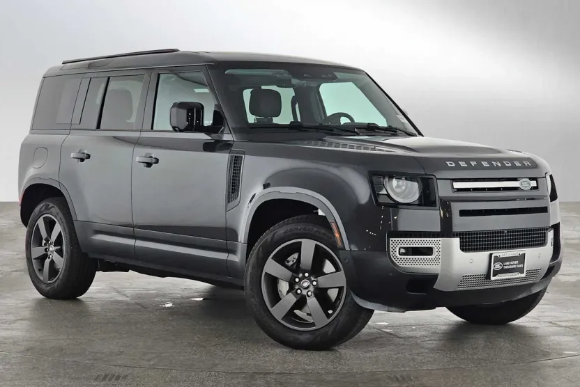 2025 Land Rover Defender S photo 1