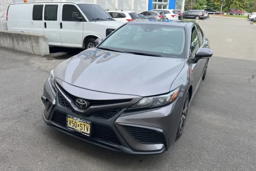 2023 Toyota Camry SE photo 1