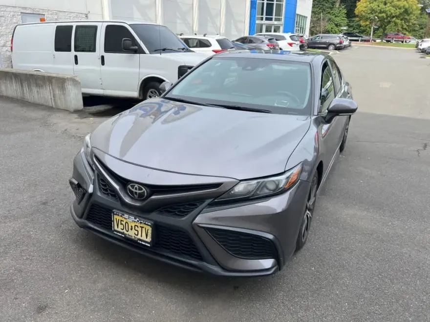2023 Toyota Camry SE photo 1