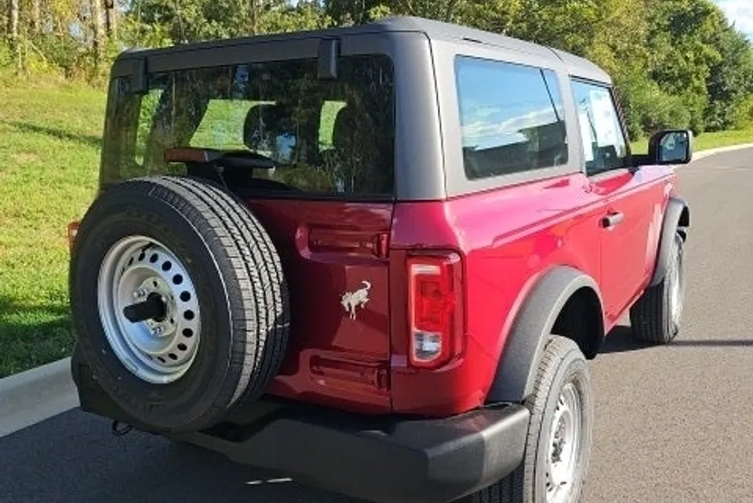2025 Ford Bronco Base photo 1