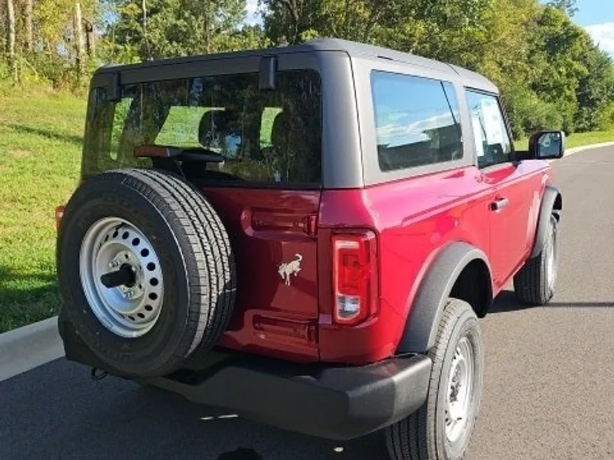 2025 Ford Bronco Base photo 1