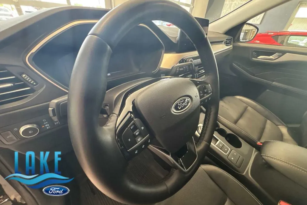 2022 Ford Escape SEL photo 1