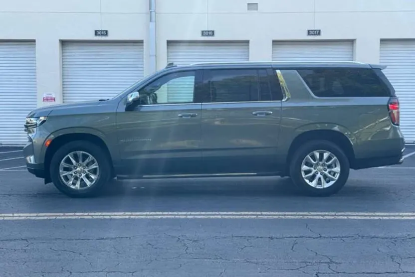 2023 Chevrolet Suburban Premier photo 1