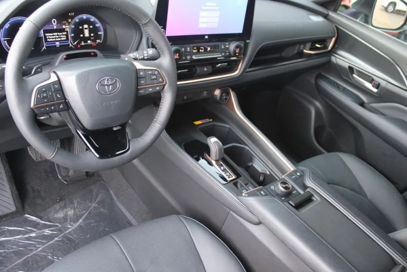 2026 Toyota Highlander Hybrid Platinum photo 1