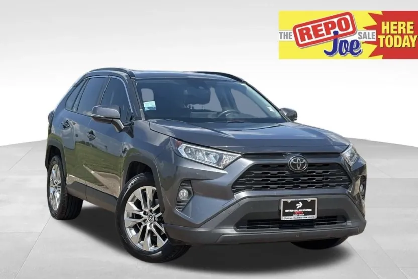 2020 Toyota RAV4 XLE Premium photo 1