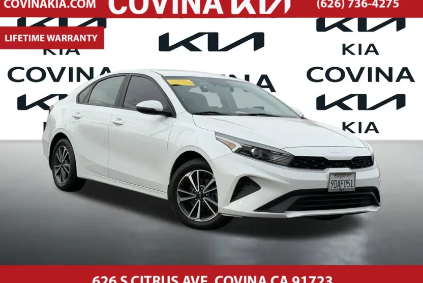 2023 Kia Forte LXS photo 1