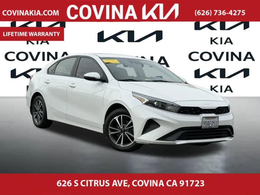 2023 Kia Forte LXS photo 1