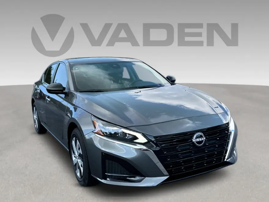 2025 Nissan Altima S photo 1