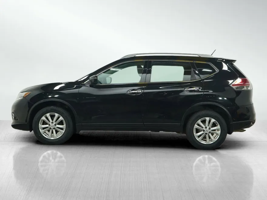 2016 Nissan Rogue SV photo 1
