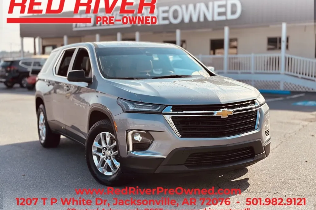 2023 Chevrolet Traverse LS photo 1