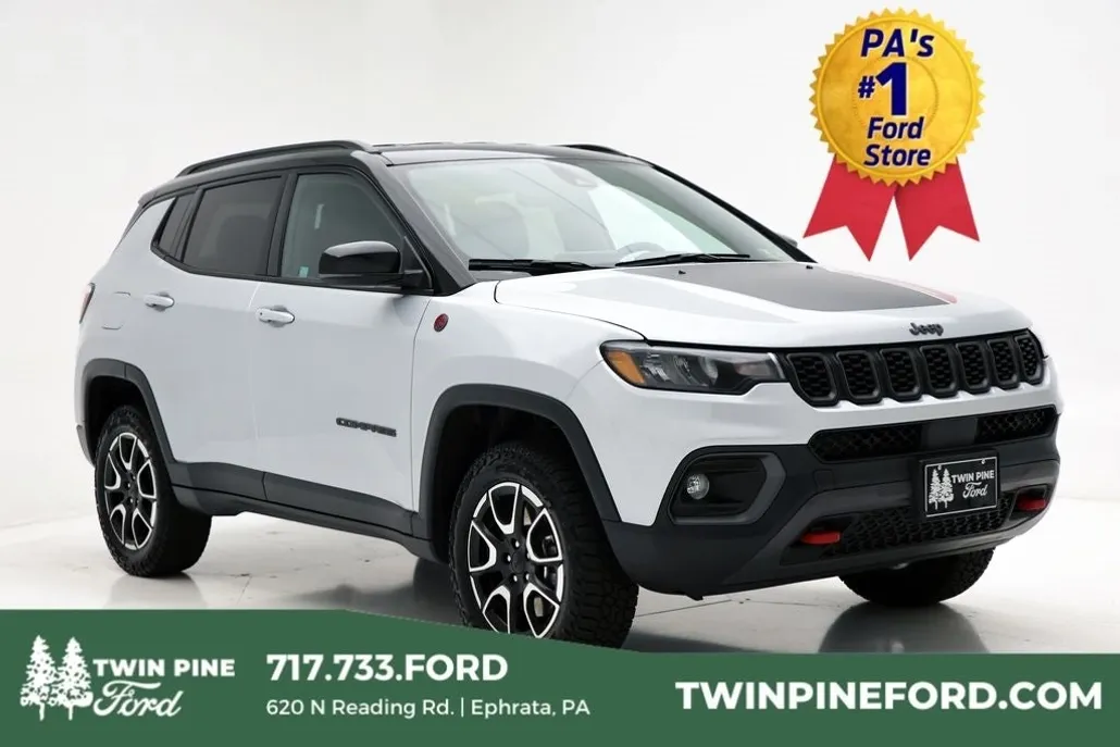 2024 Jeep Compass Trailhawk photo 1