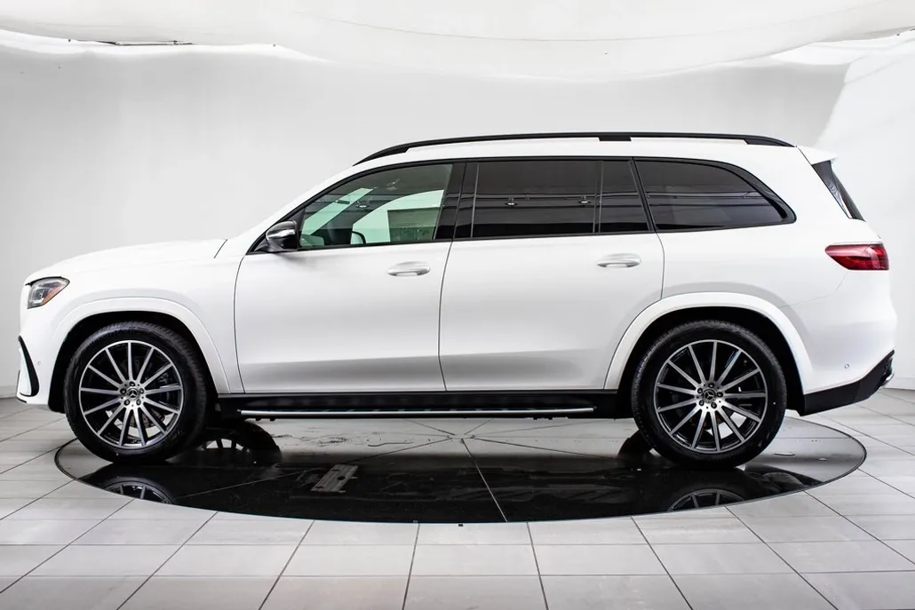 2026 Mercedes Benz GLS 580 4MATIC photo 1