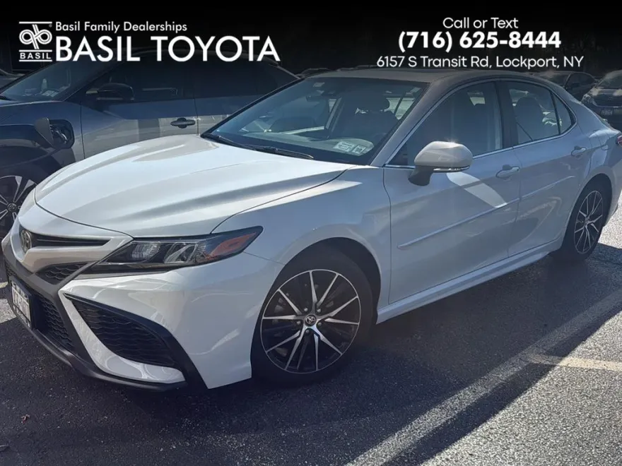 2023 Toyota Camry SE photo 1