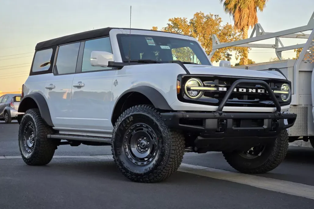 2024 Ford Bronco Outer Banks photo 1
