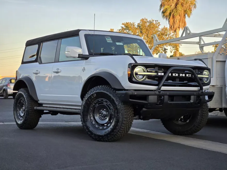 2024 Ford Bronco Outer Banks photo 1