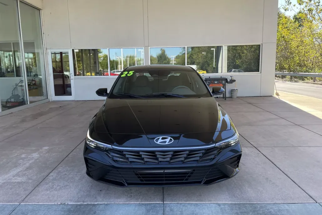 2025 Hyundai Elantra SE photo 1