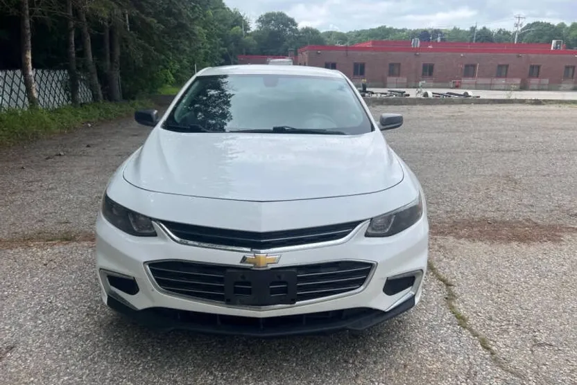 2016 Chevrolet Malibu LS photo 1